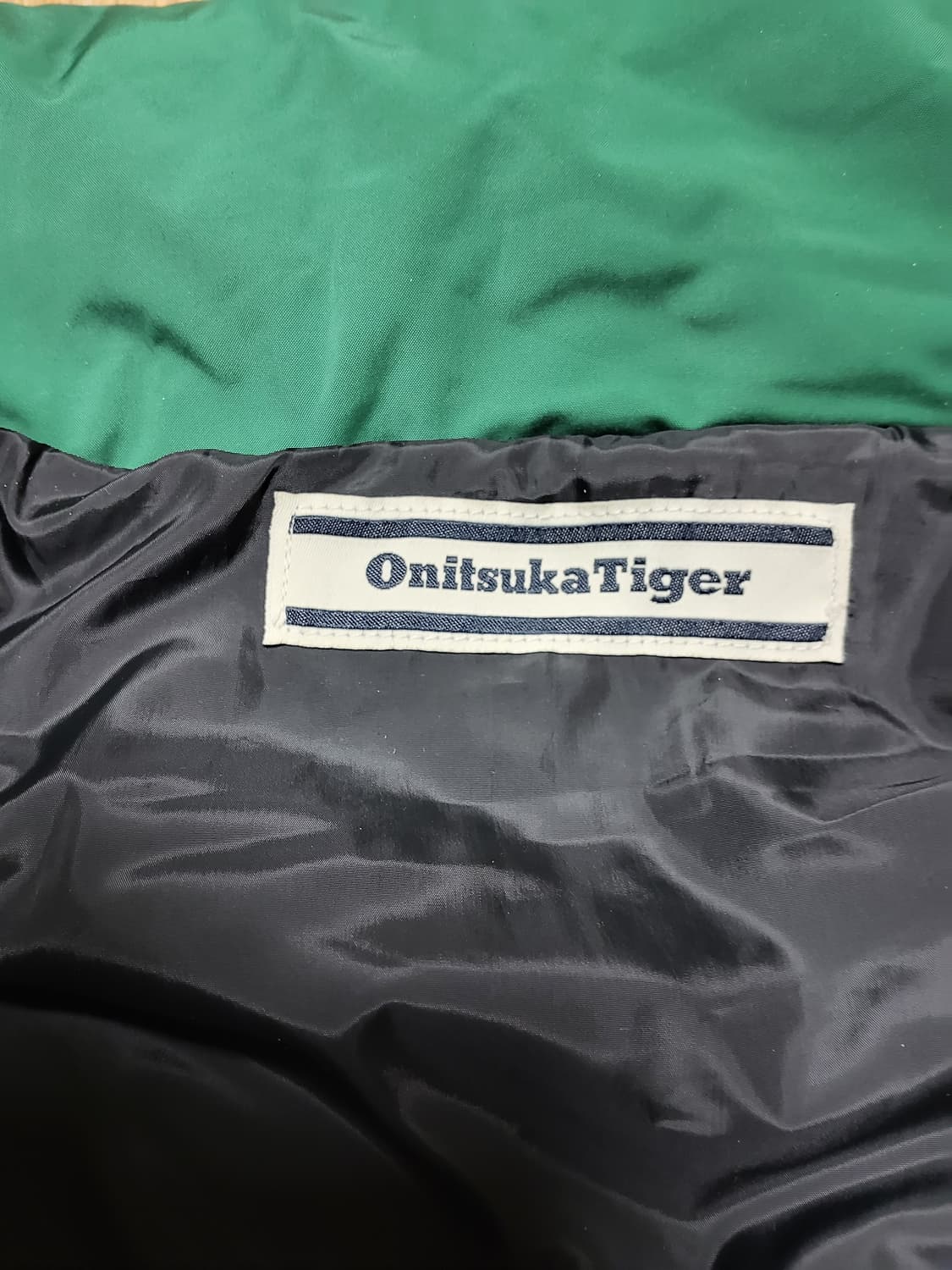 오니츠카타이거 패딩 상품이미지6