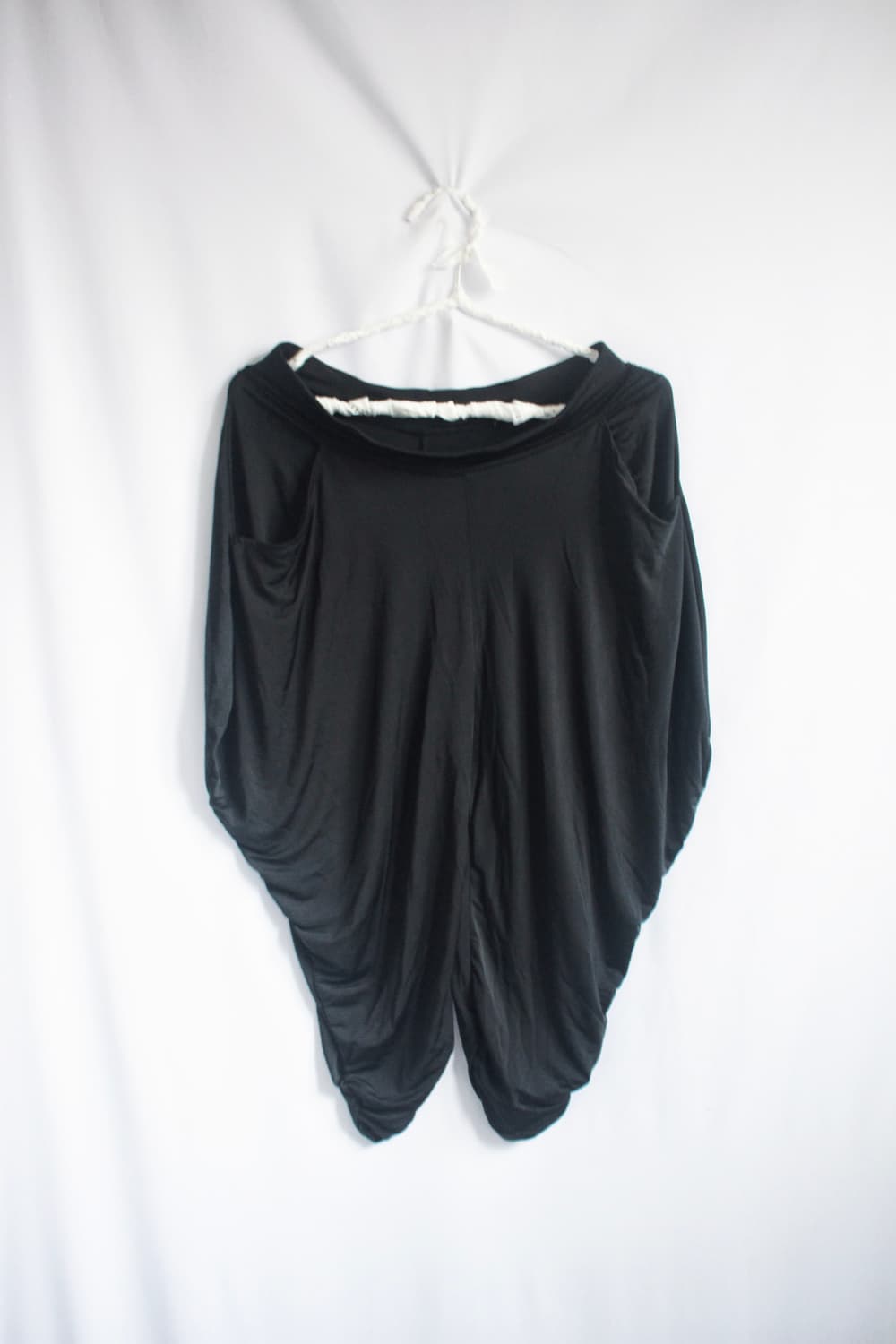 Midnight cocoon drape carpri pants 상품이미지5