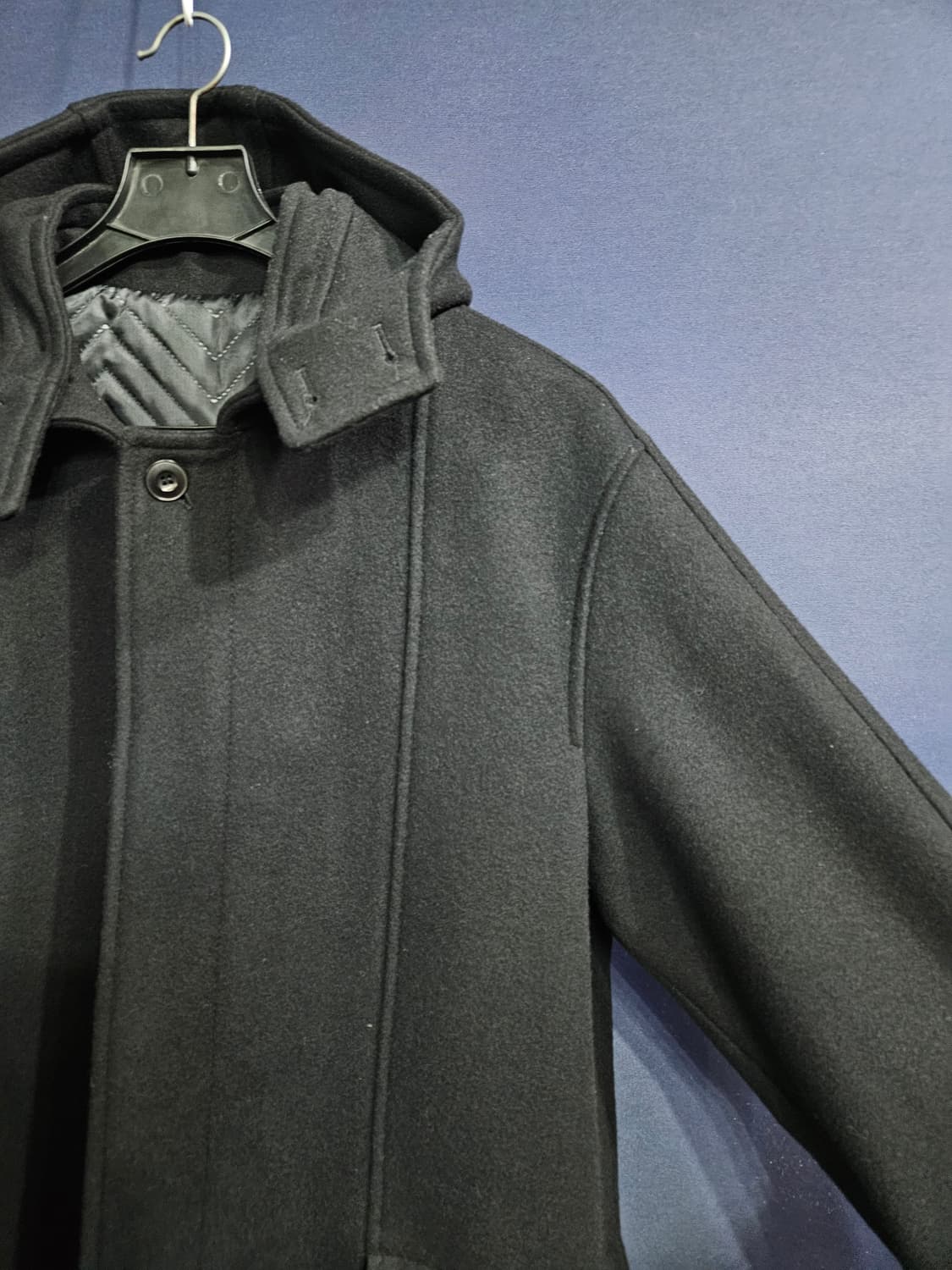 엘무드 블랙컬러 남성 세미오버핏 100 후드 롱코트  상품이미지4