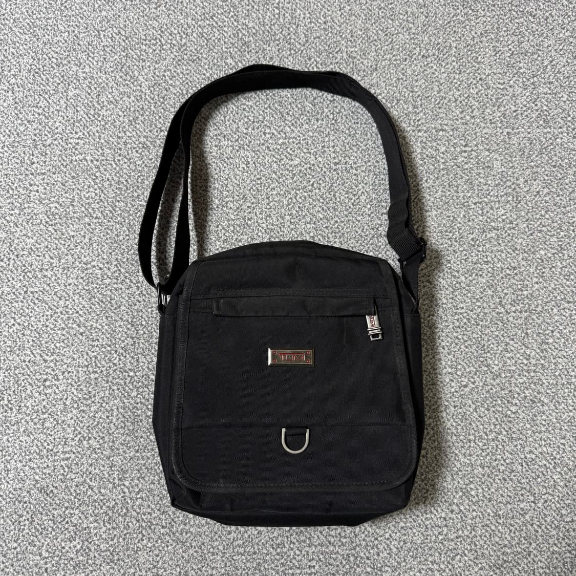 TUMI 투미 크로스백 상품이미지1