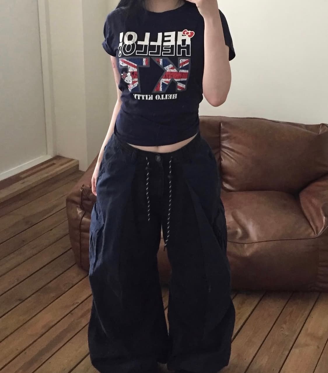 헬로키티 네이비 딱붙 런던 대대장 반팔티 상품이미지3