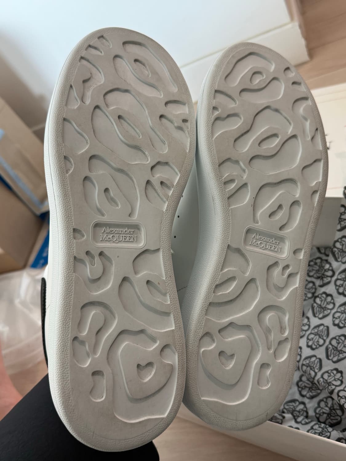 알렉산더맥퀸 오버솔 43 상품이미지4