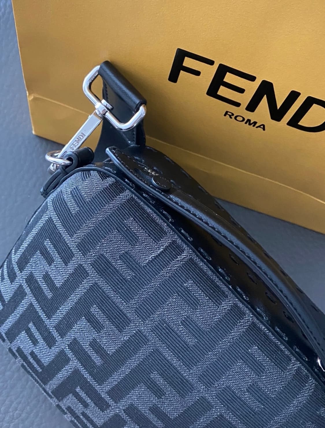 펜디 숄더 남성크로스백 상품이미지5