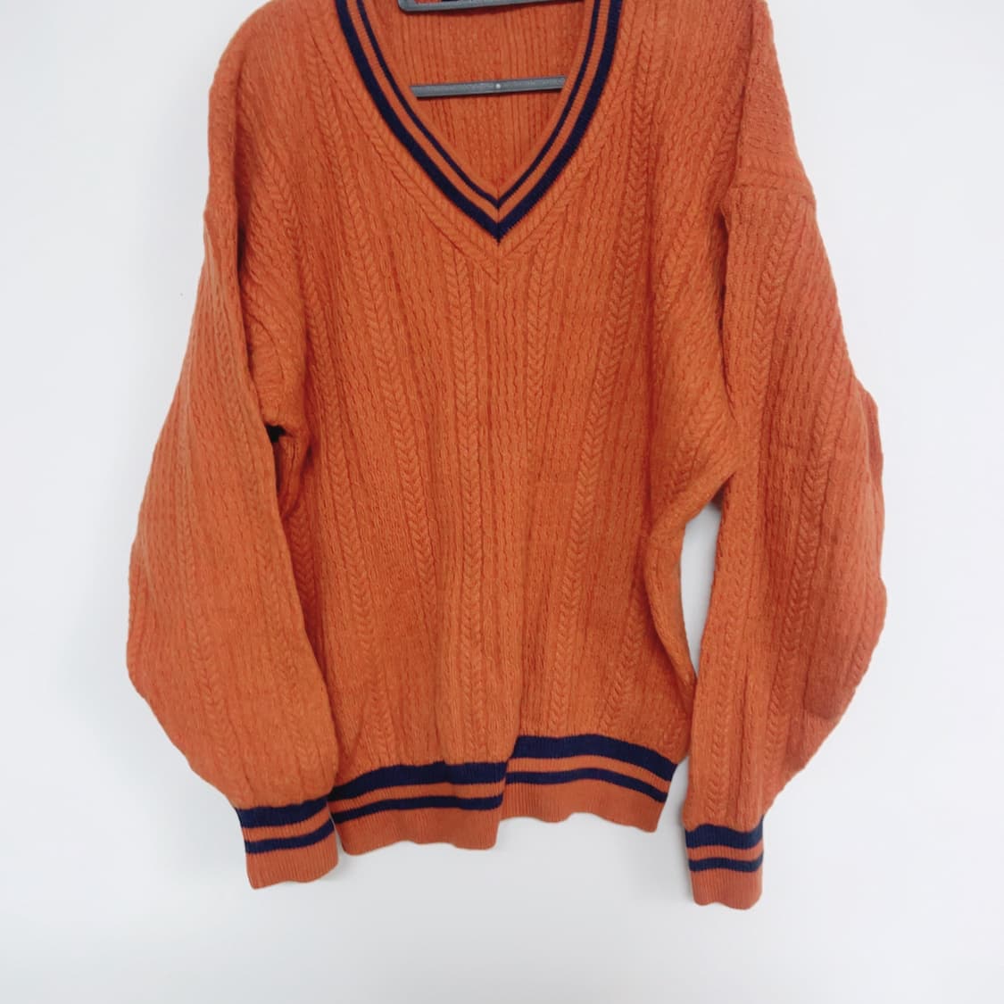 디올 올드스쿨 오렌지 브이넥 봄 공용 니트 상품이미지3