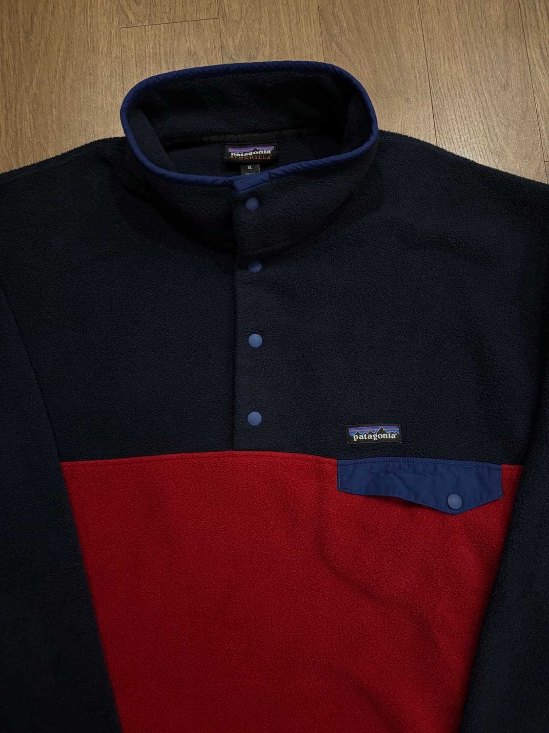 파타고니아 신칠라 네이비/레드 XL 사이즈(켄달제너 착용모델) 상품이미지3