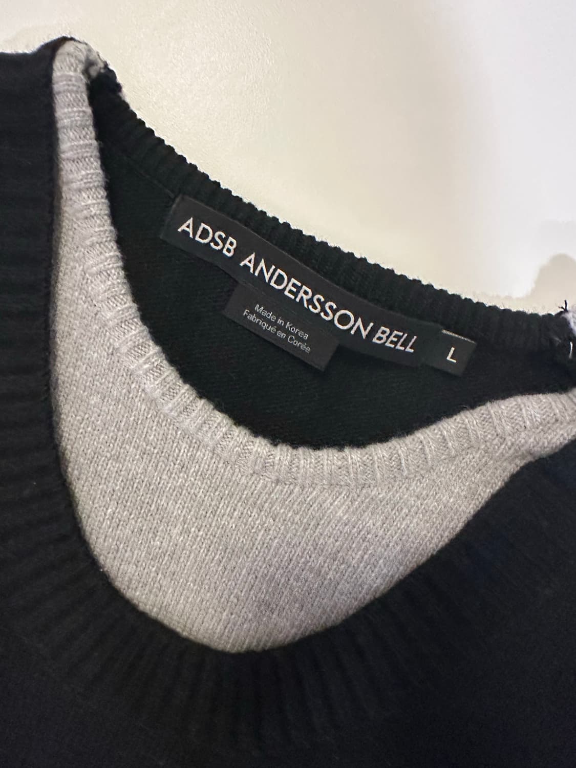 [L]앤더슨벨 트레스 레이어드 슬리브리스 탑 블랙 상품이미지3