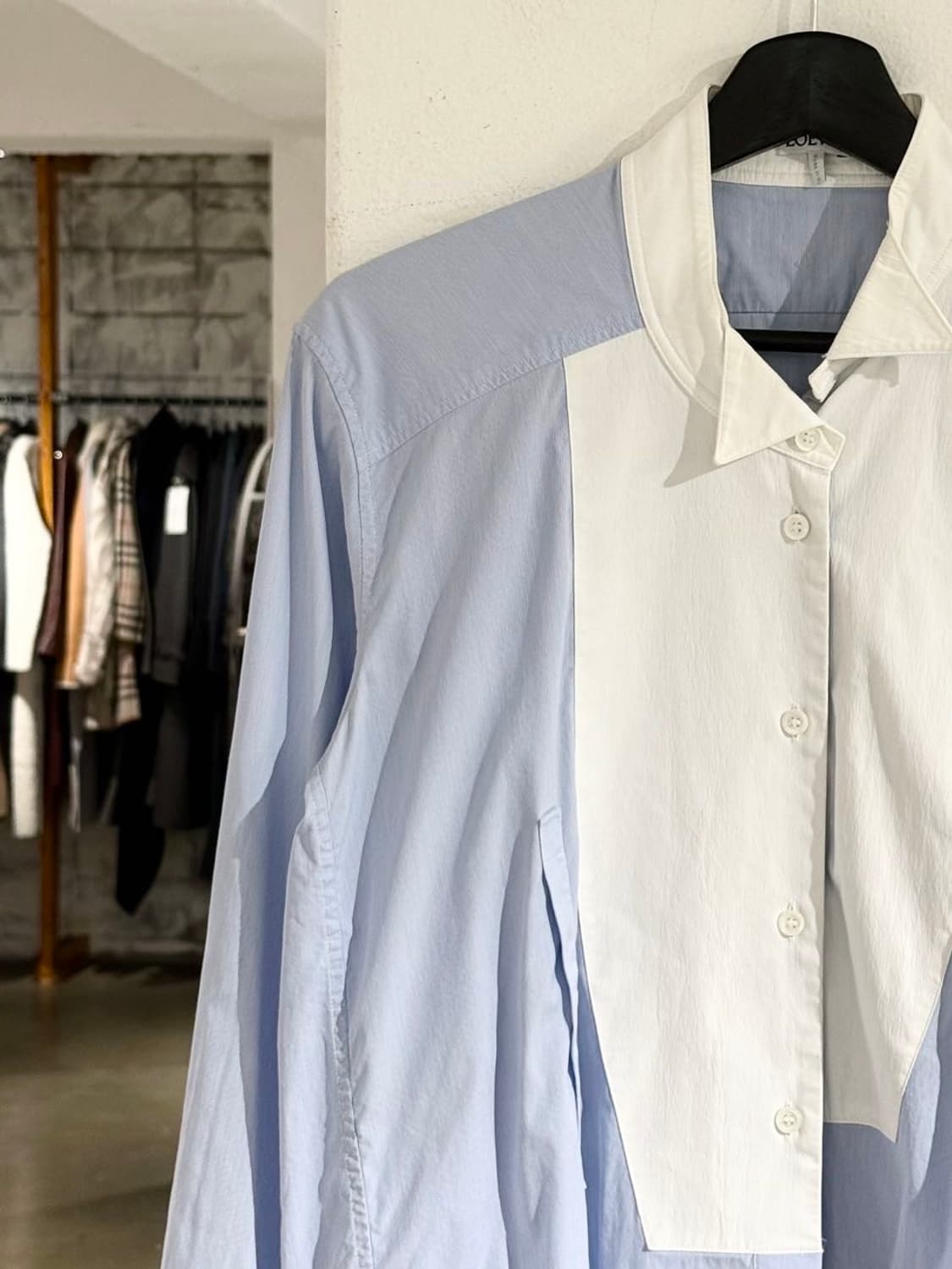 로에베 블루 화이트 언발란스 오버핏 셔츠 상품이미지2