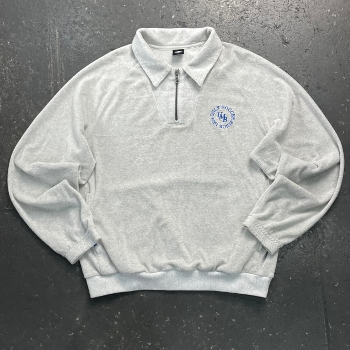 100 엄브로 벨루어 반집업 맨투맨  상품이미지1