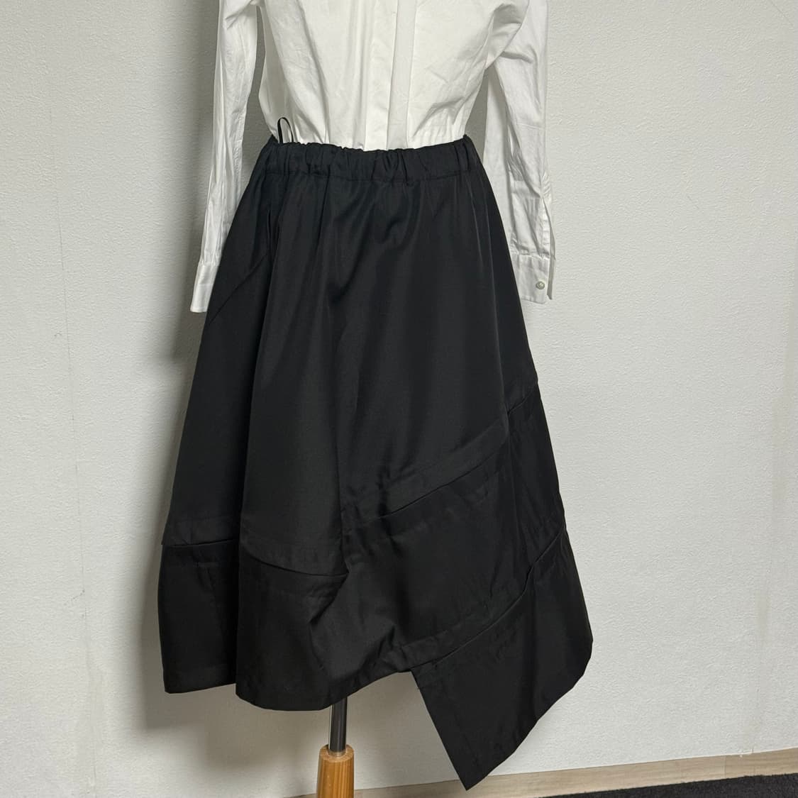 24ss 꼼데가르송 꼼데가르송 입체 비대칭 스커트 s 상품이미지3