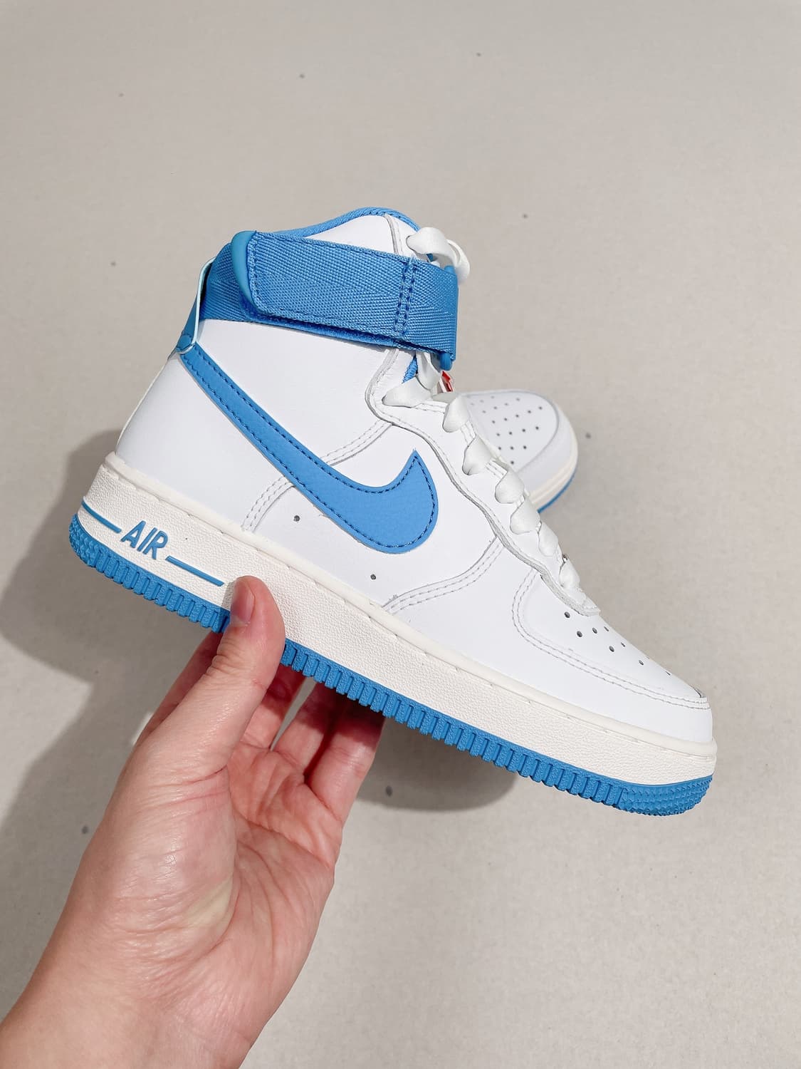 (정품/새상품) 나이키 여성 스카이블루 에어포스 하이 스니커즈 상품이미지2
