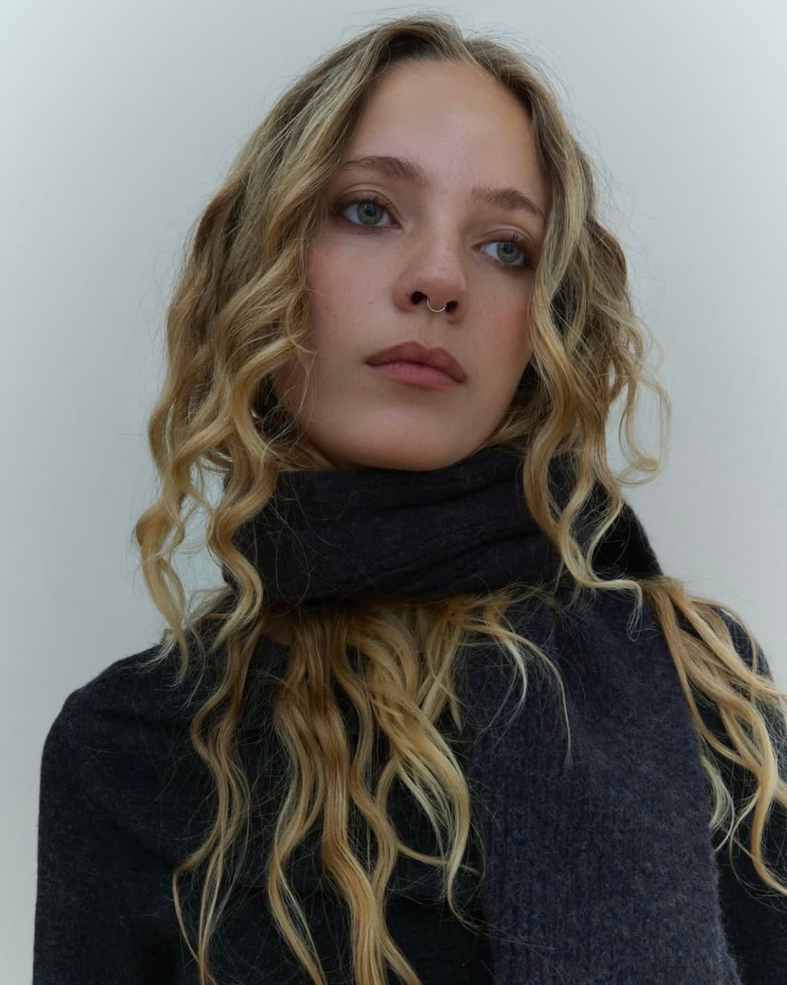 호프 25fw Knitted 알파카 머플러/차콜 상품이미지3