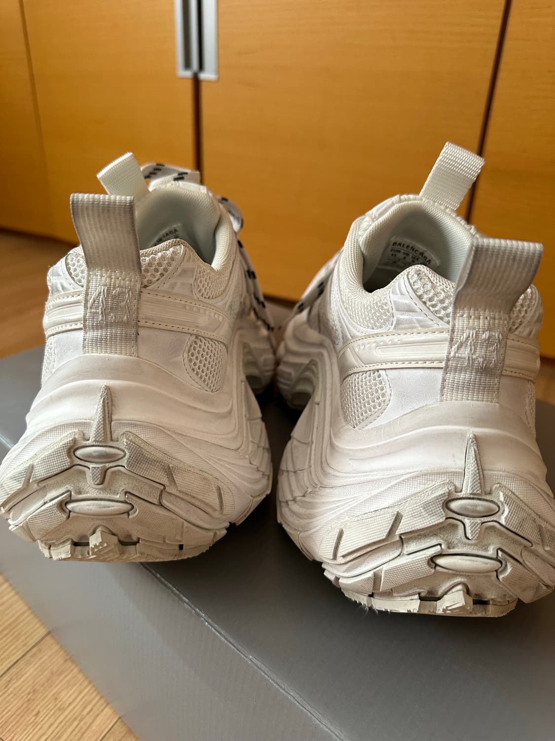 발렌시아가 6xl 화이트 43 상품이미지3