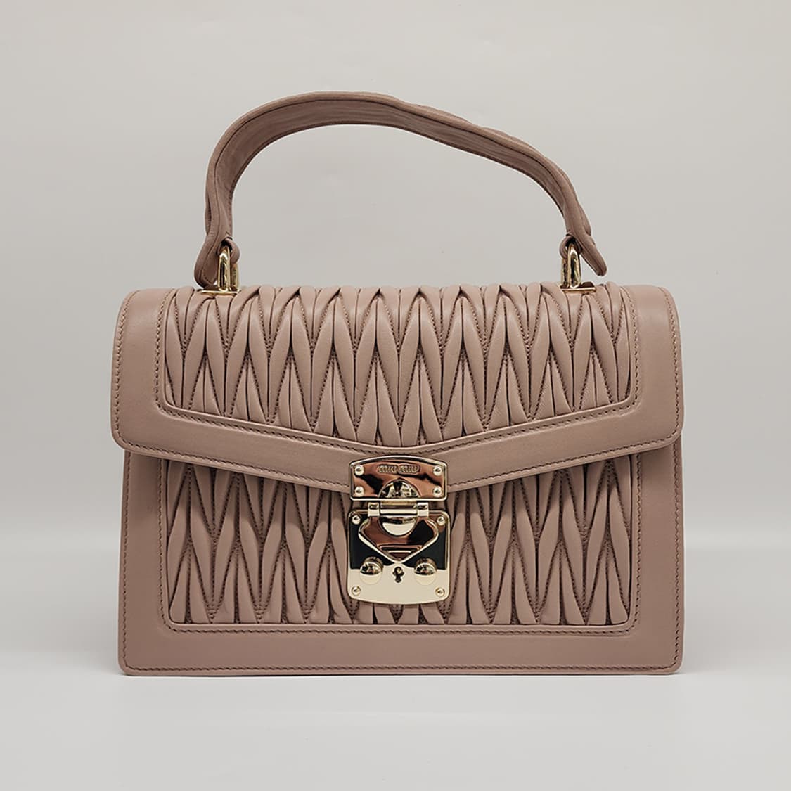 미우미우 5BA094 컨피덴셜 마테라쎄 토트 숄더백 카메오 상품이미지1