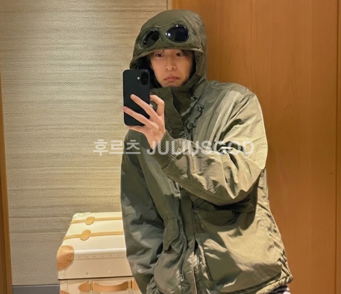 [110 / 새제품] CP COMPANY 씨피컴퍼니 고글 바람막이 상품이미지1