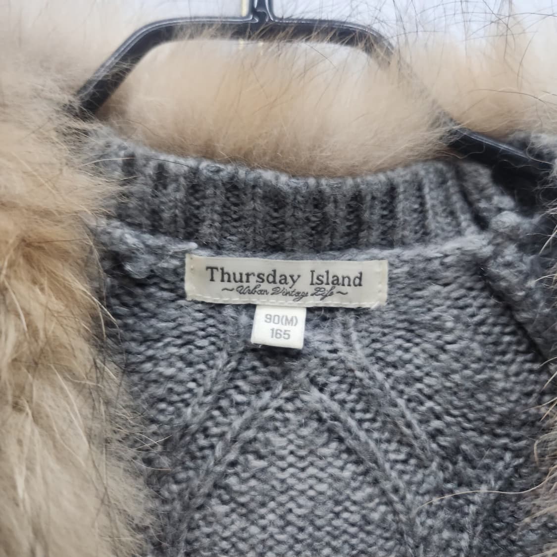 써스데이 아일랜드 라쿤퍼 망토가디건 FREE 상품이미지5