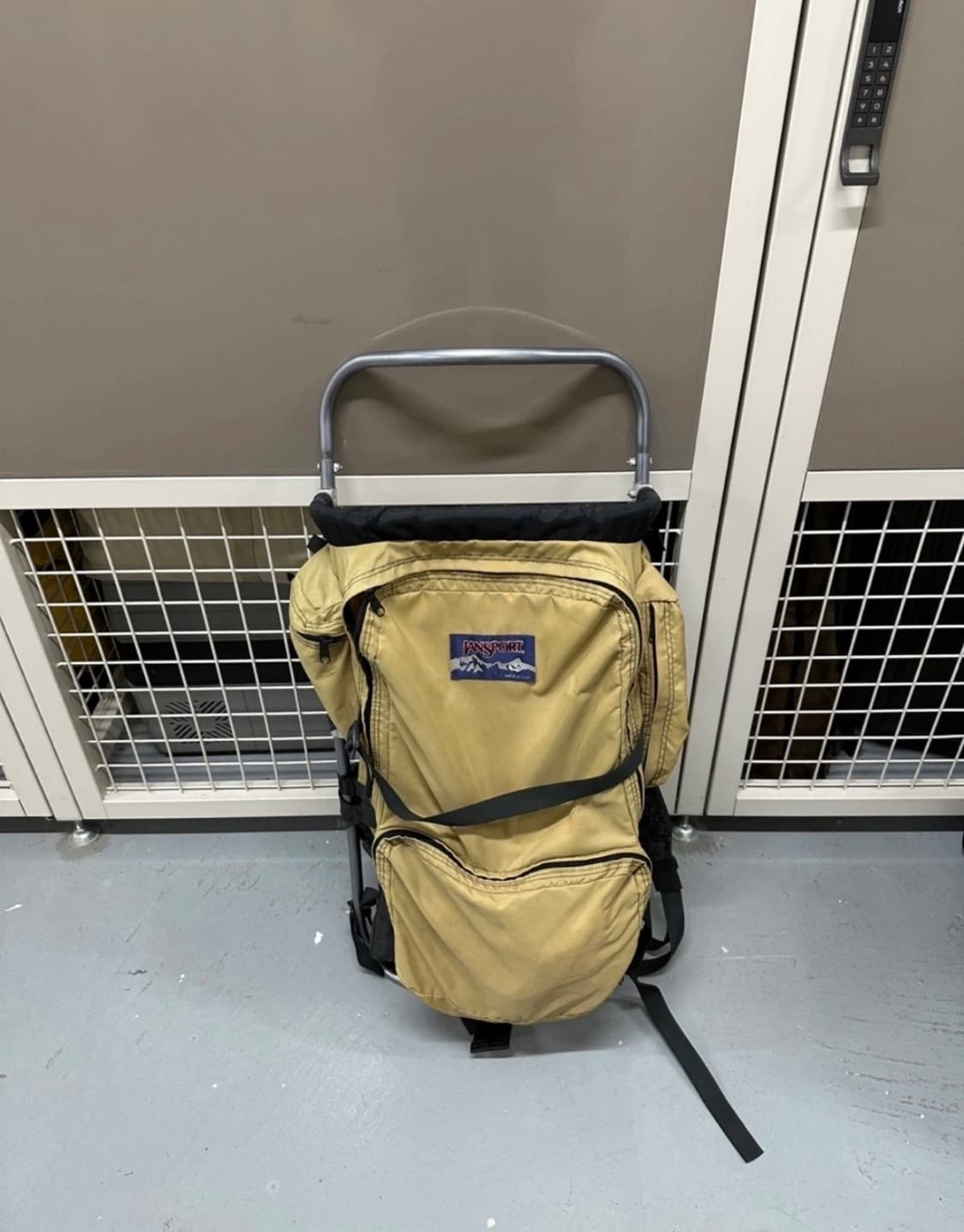 잔스포츠 빈티지 프레임 백팩 상품이미지1