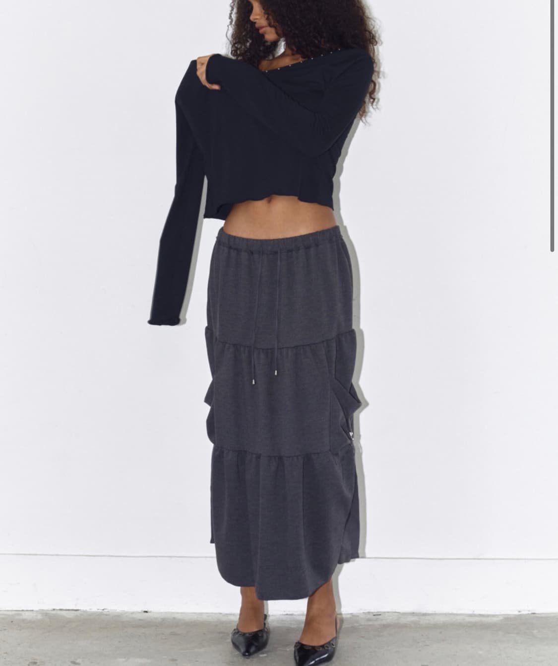 폴리수엠 SHIRRING STRAP CARGO SKIRT 챠콜 상품이미지1