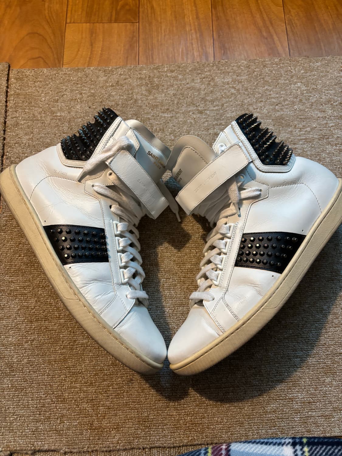 생로랑 스터드 하이탑 42 상품이미지1