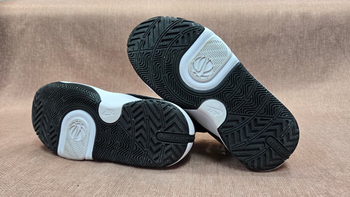 나이키 235mm-  팀허슬 D11 주니어 블랙 상태최상 상품이미지6