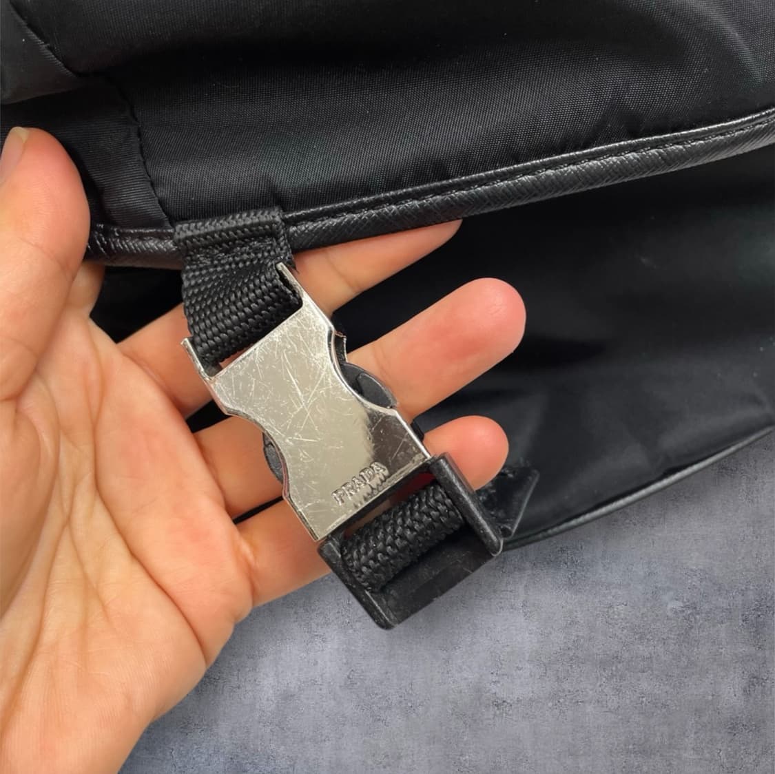 프라다 Prada 블랙 리나일론 바이커백  크로스백 스몰 상품이미지6