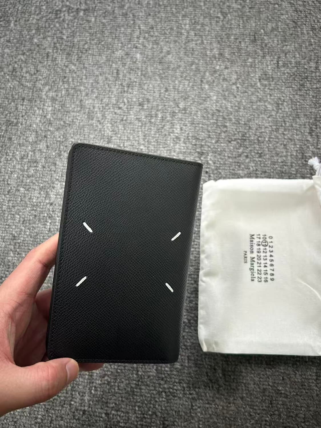 메종 마르지엘라 레더 바이폴드 카드 홀더 블랙 상품이미지2