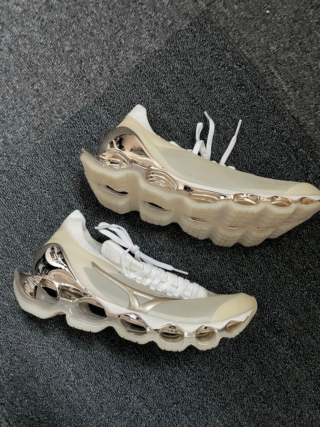 미즈노 x 소라야마 하지메 샴페인 골드 240 상품이미지4