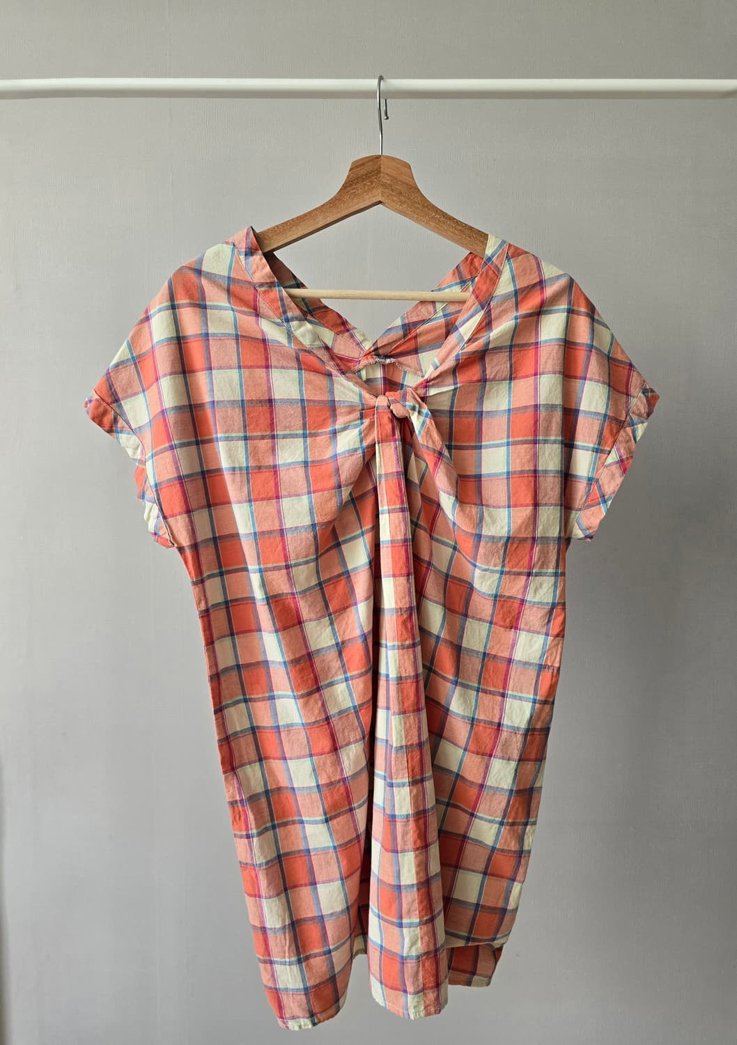 린넨 혼방 체크 꼬임 롱 블라우스 (M) 상품이미지1