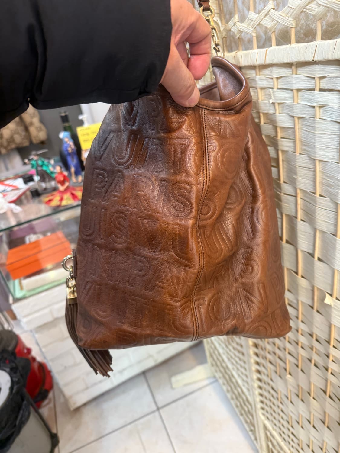 정품 루이비통 한정판 파리수플 위스퍼 토트백 팝니다 상품이미지3