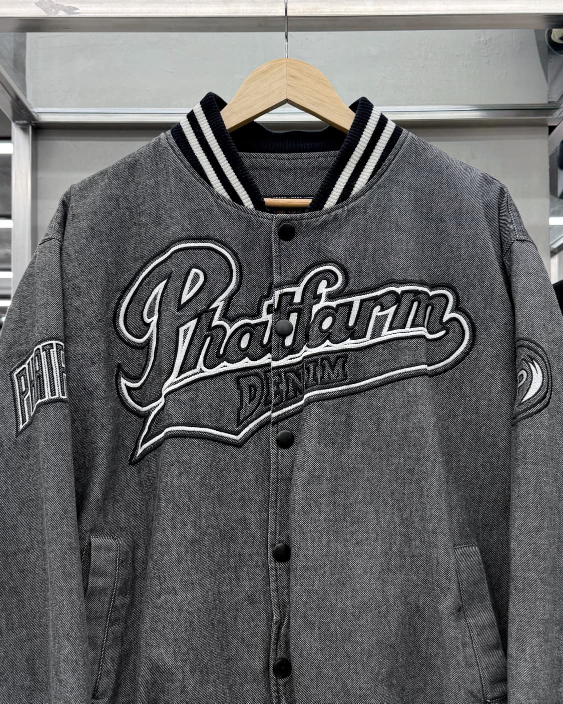 팻팜 PHAT FARM 00s 빅로고 데님 스타디움 봄버 자켓 상품이미지3