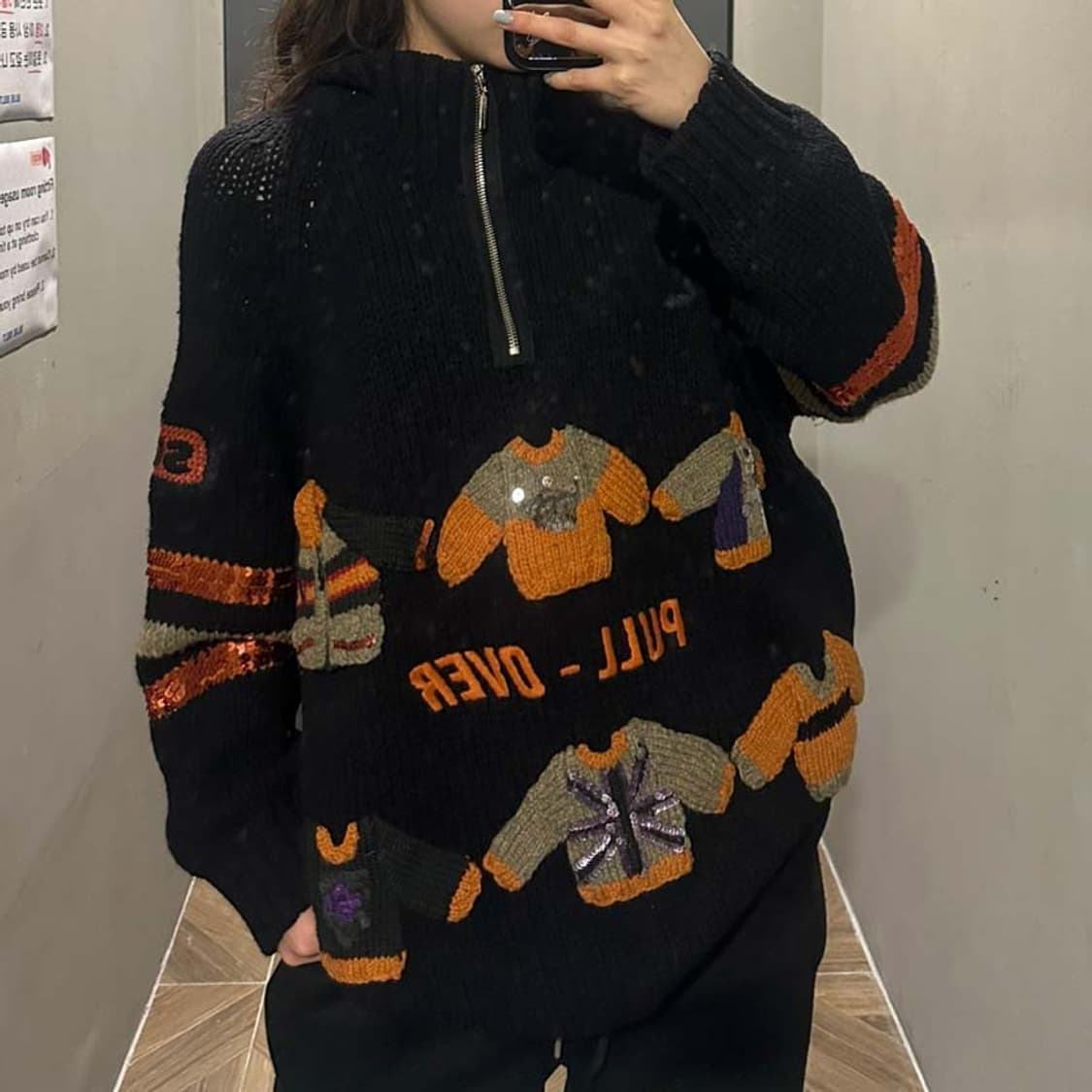 까스텔바작 하프 집업 니트 하이넥 니트 패치 스팽글 디테일 블랙 상품이미지8