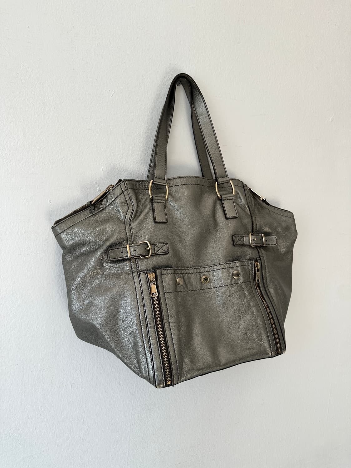 생로랑 다운타운 실버 레더 백 상품이미지3