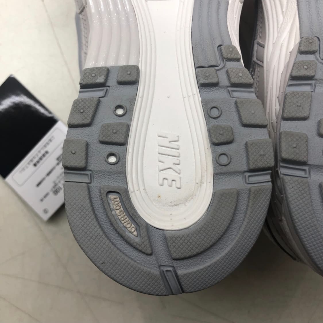 [새상품/235] 나이키 P-6000 SE 서밋 화이트 바스트 그레이 상품이미지6