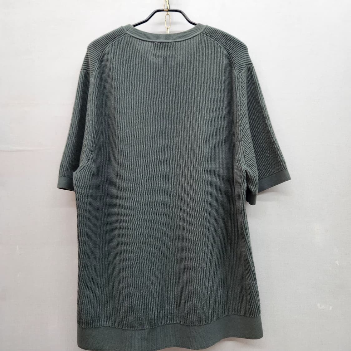 COS 코스 레귤러핏 니트 반팔티 M(L) 상품이미지4