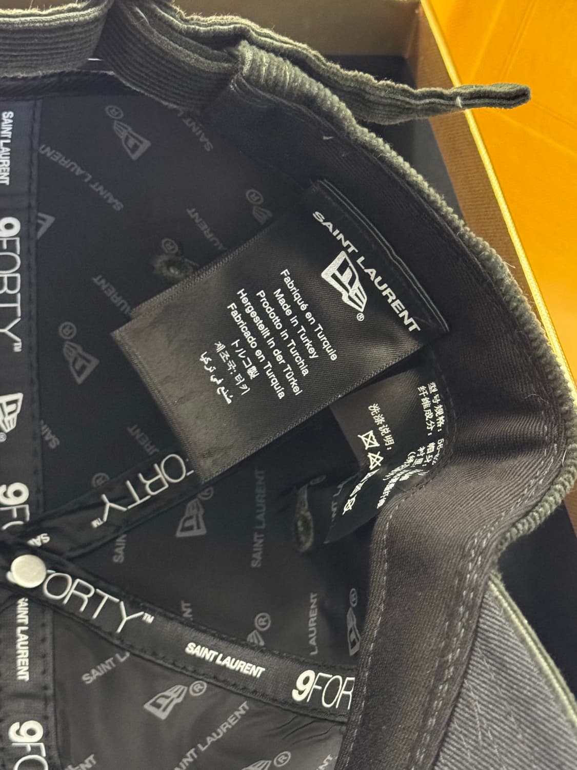 생로랑 x 뉴에라 YSL 모노그앰 캡 코듀로이 다크그린 볼캡 상품이미지3