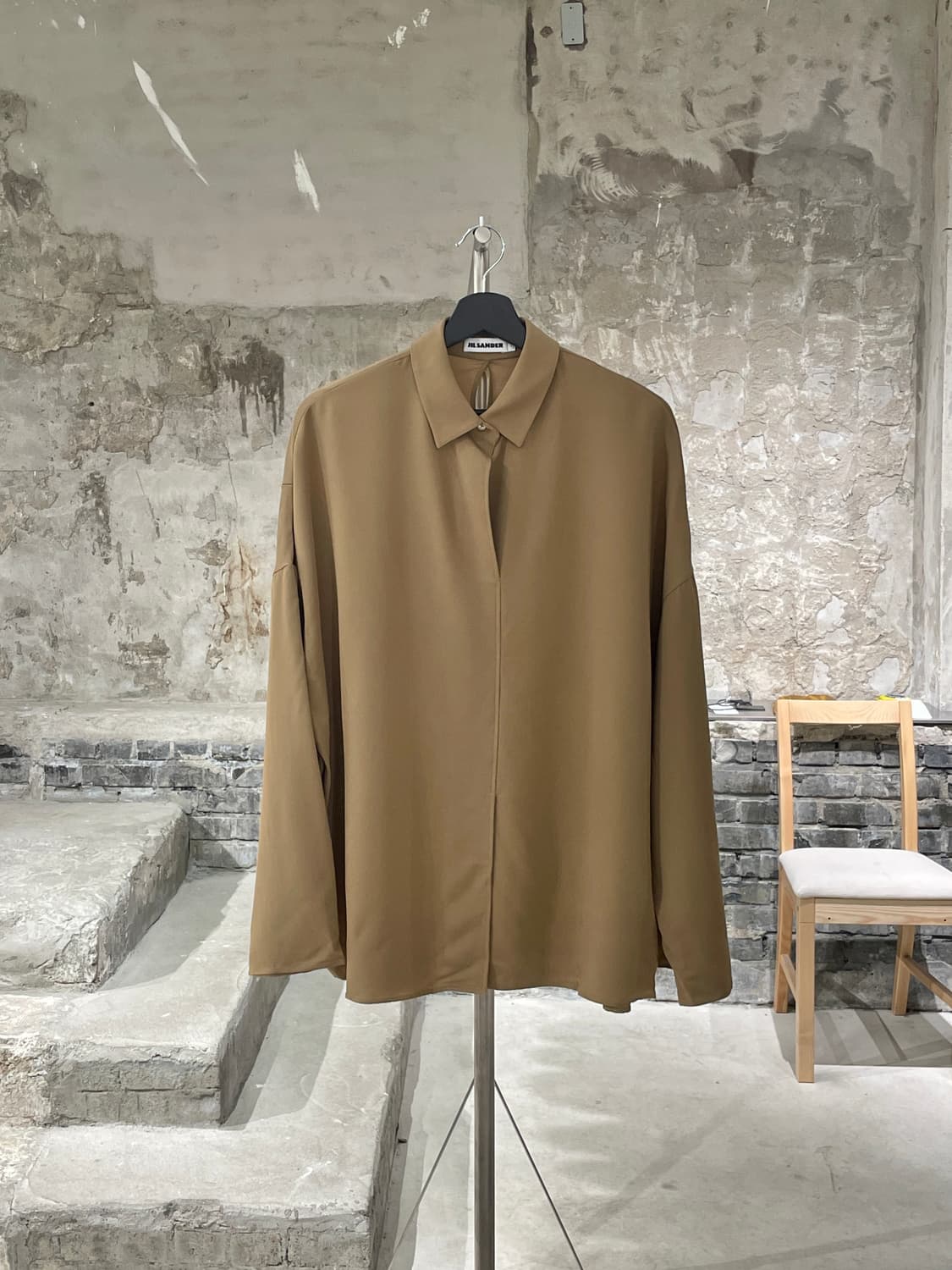 질샌더 베이지 논 버튼 타이 슬리브 레이온 셔츠 상품이미지1