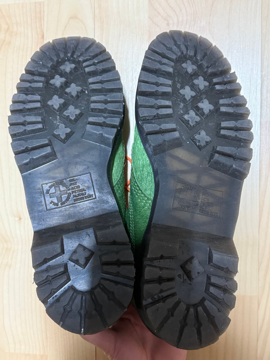 닥터마틴 x 어웨이크 NY 로웰 헤어 온 레더 목 토 슈즈 상품이미지3