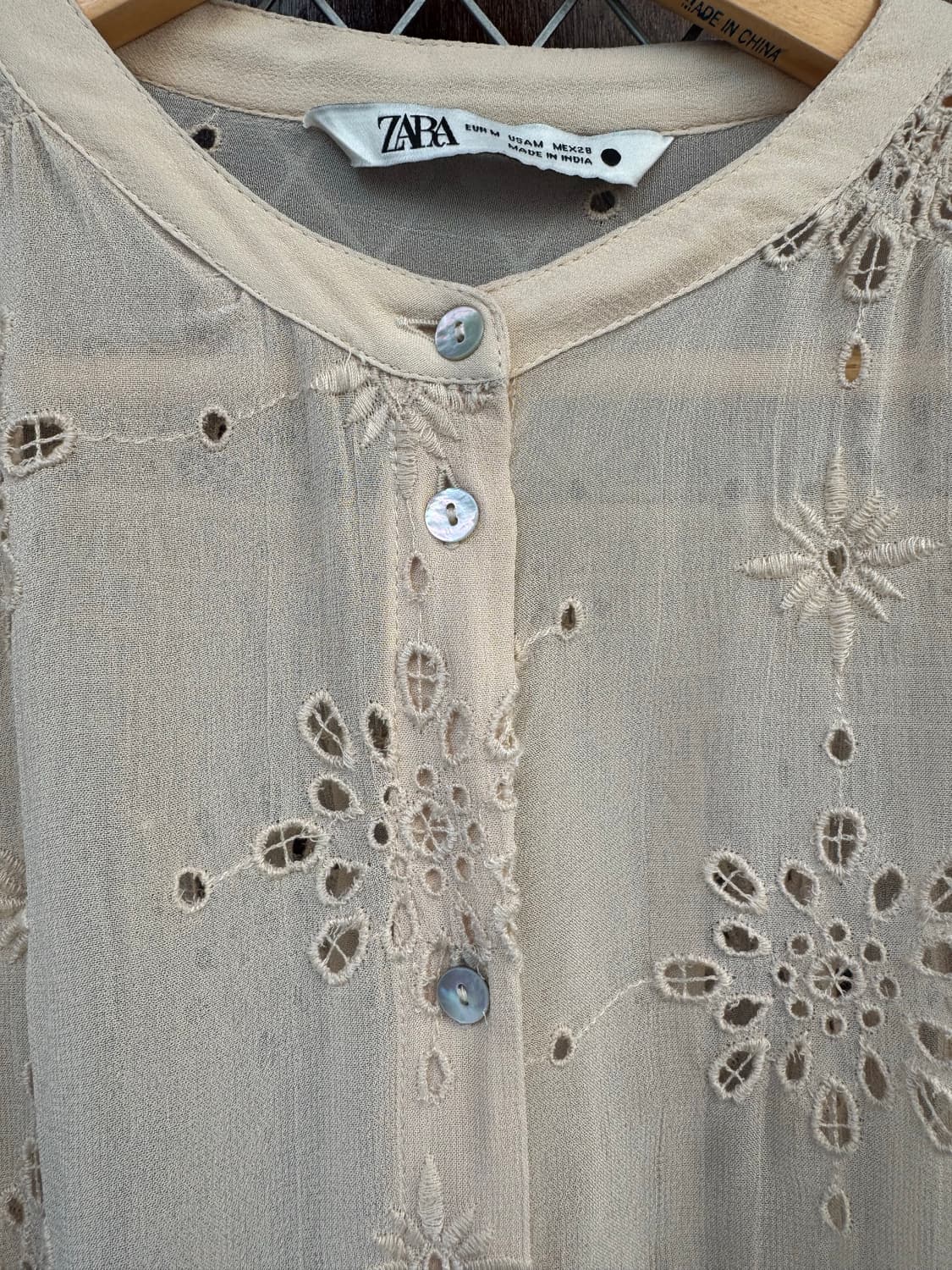 ZARA 자라 아일렛 펀칭 자수 아이보리 블라우스 M 상품이미지3