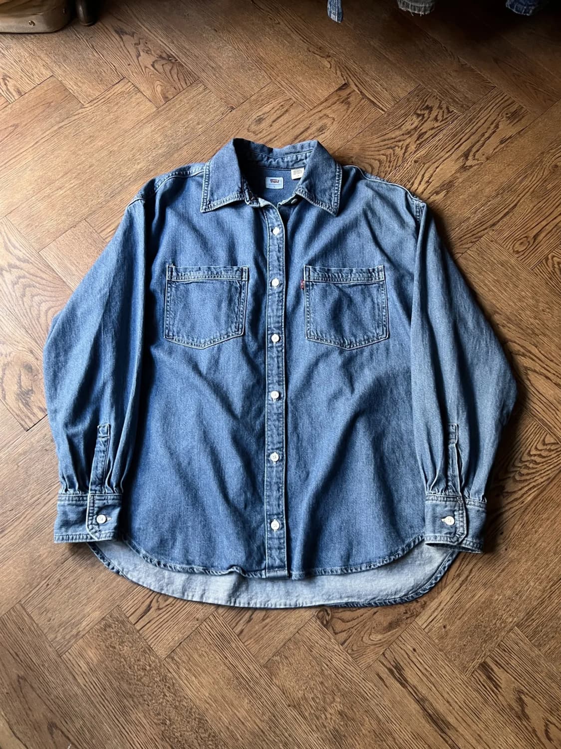 [L]리바이스 우먼스 오버핏 데님 셔츠 상품이미지1