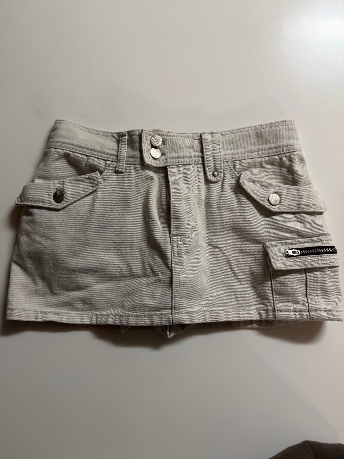 카시코 로우 라이즈 데님 스커트 화이트 상품이미지2