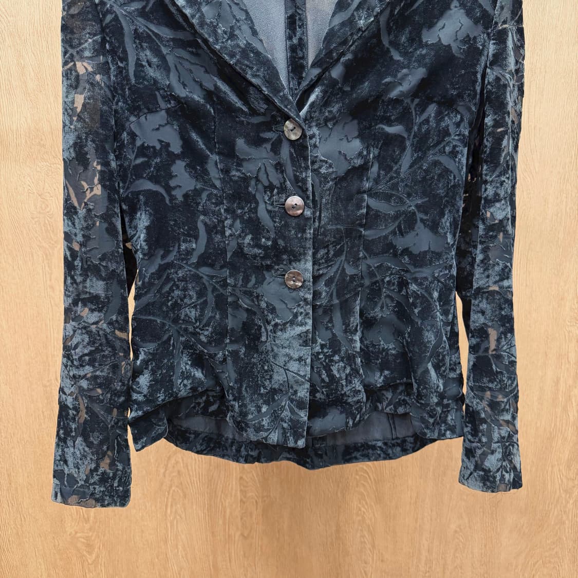 막스마라 스포트막스 테일러드 자켓 벨벳 텍스퍼 플로럴 패턴 디테일 블랙 상품이미지5