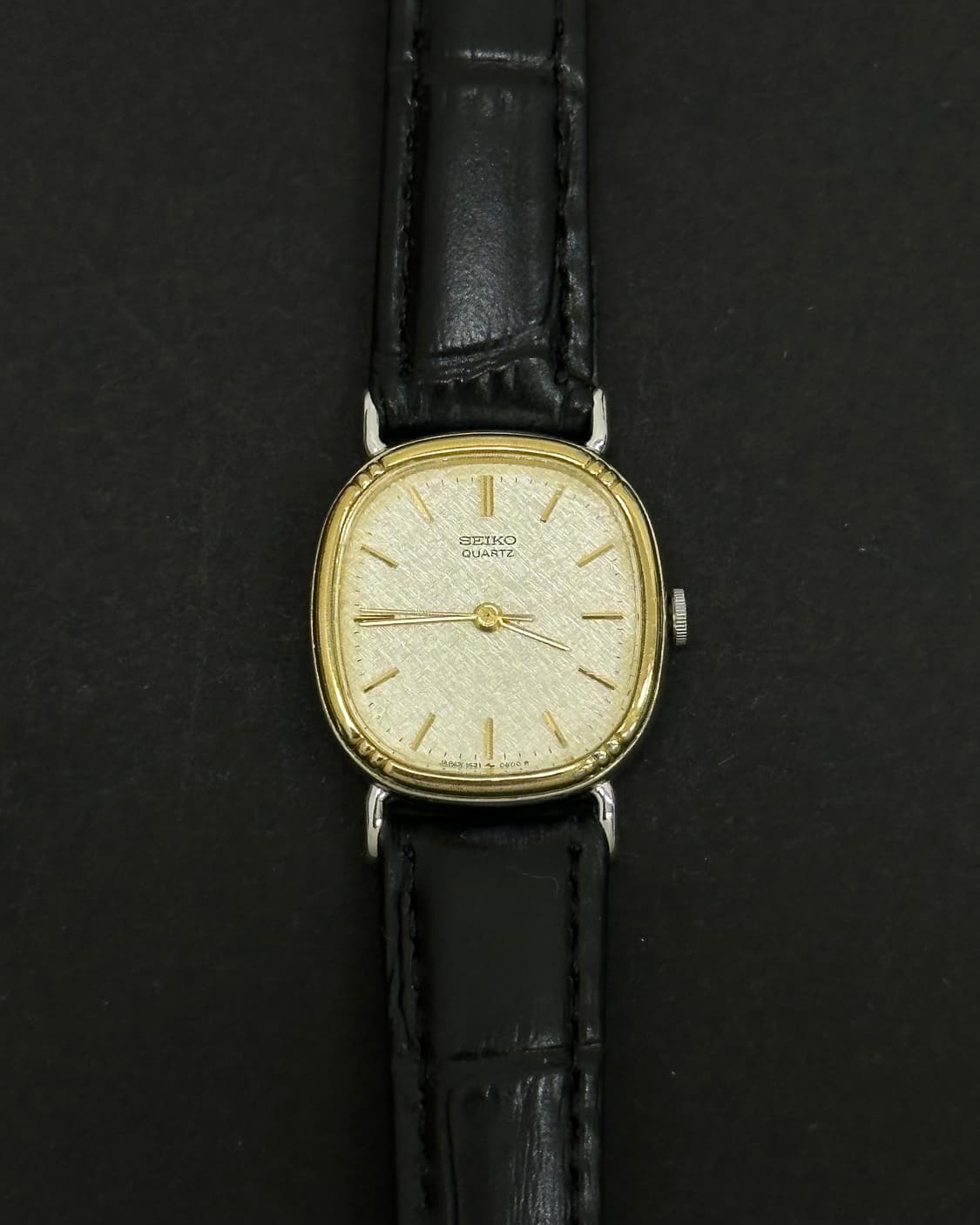 세이코 리넨 다이얼 투톤 쿼츠 시계 상품이미지4