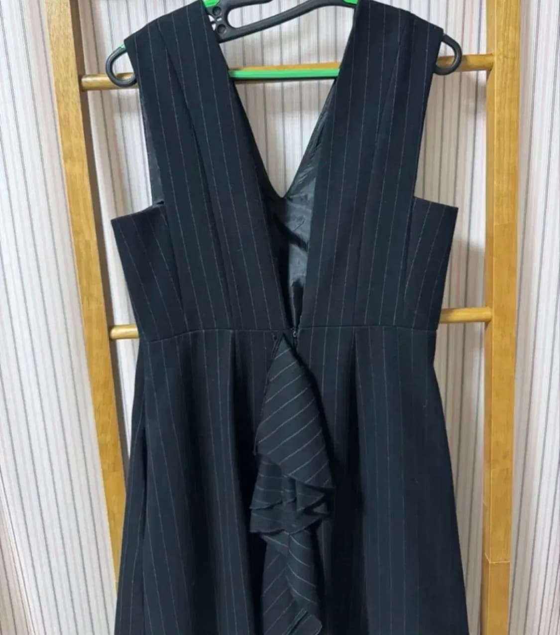 레디투웨어 블랙 스트라이프 프릴 레이어드 브이넥 원피스 F 상품이미지6