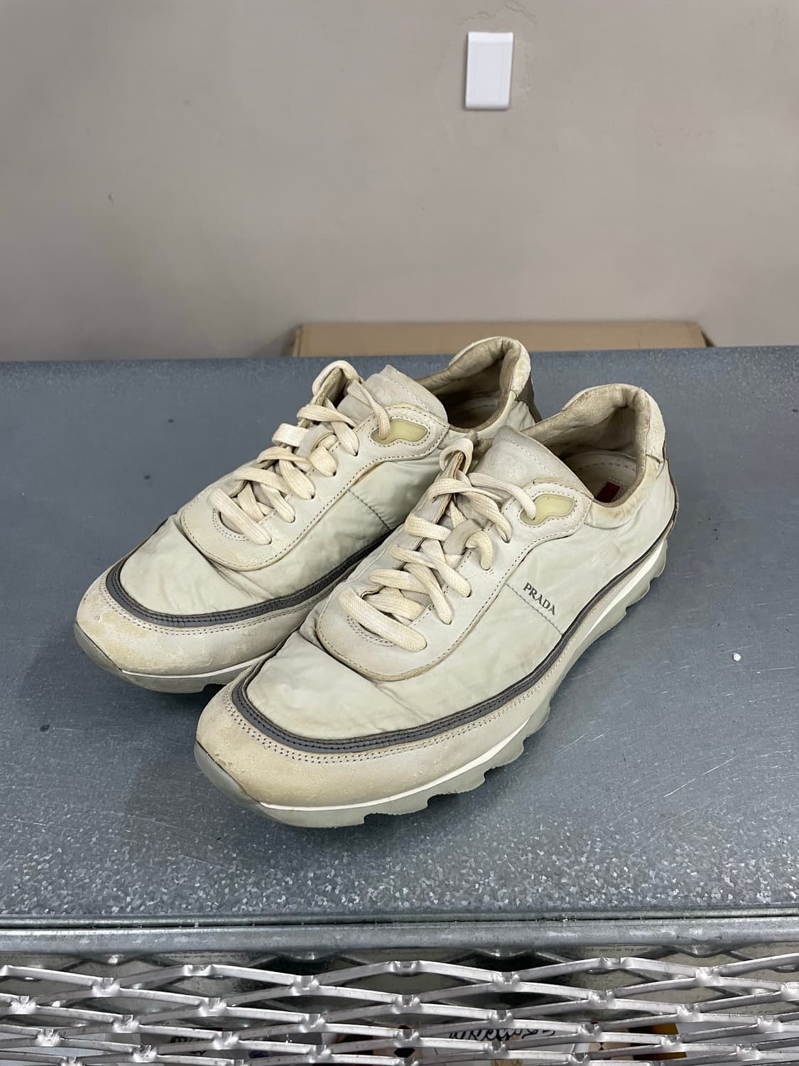 프라다 화이트 스니커즈 8 상품이미지2