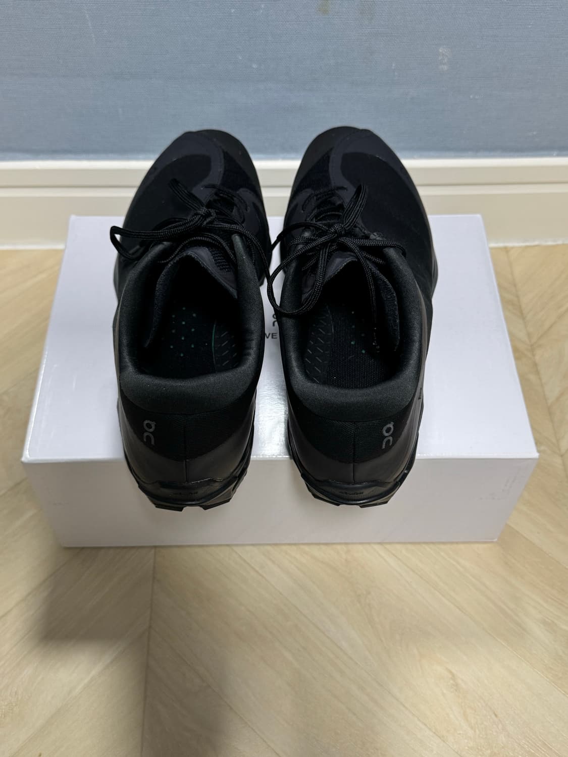 온 러닝 x 포스트 아카이브 팩션 클라우드벤쳐 피크 올 블랙 (260) 상품이미지6