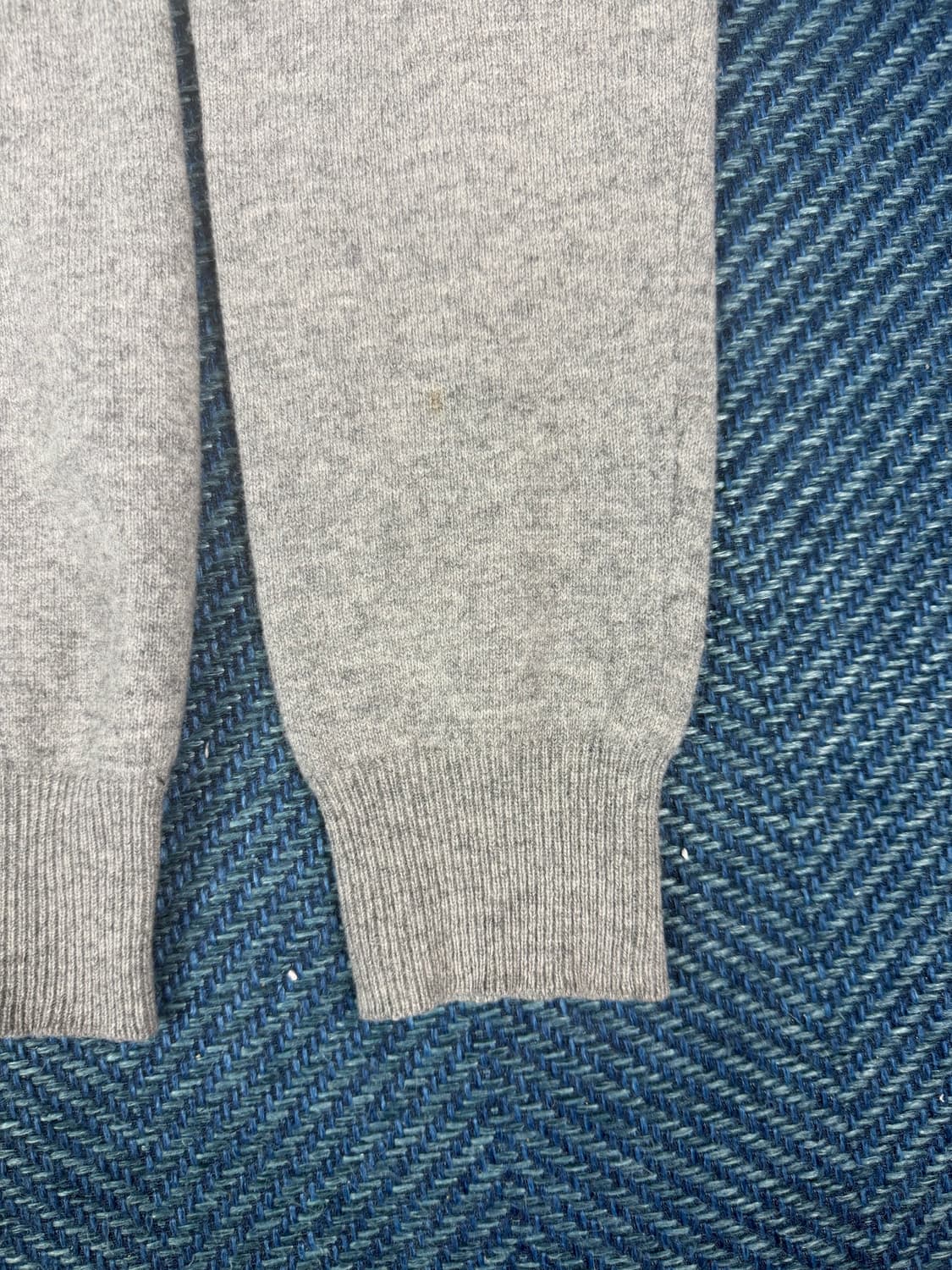 꼼데가르송 플레이 블랙 하트 가디건 (차콜 그레이 / M) 상품이미지7