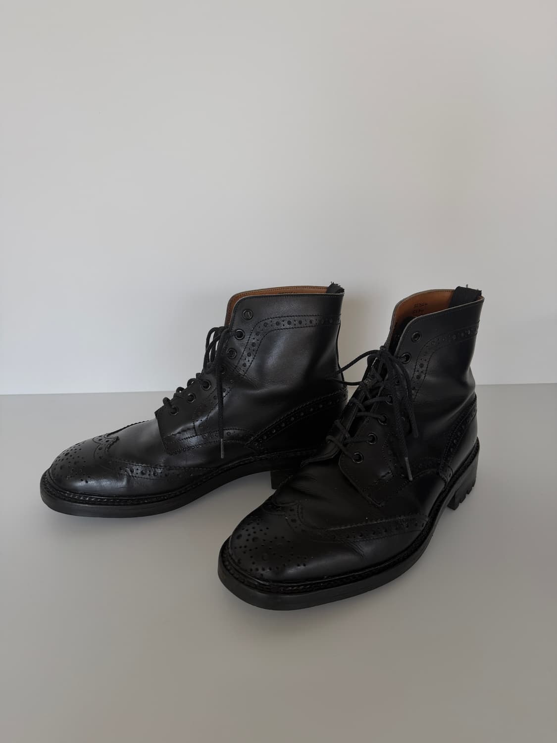 버버리 윙팁 부츠 트리커즈 협업 상품이미지1