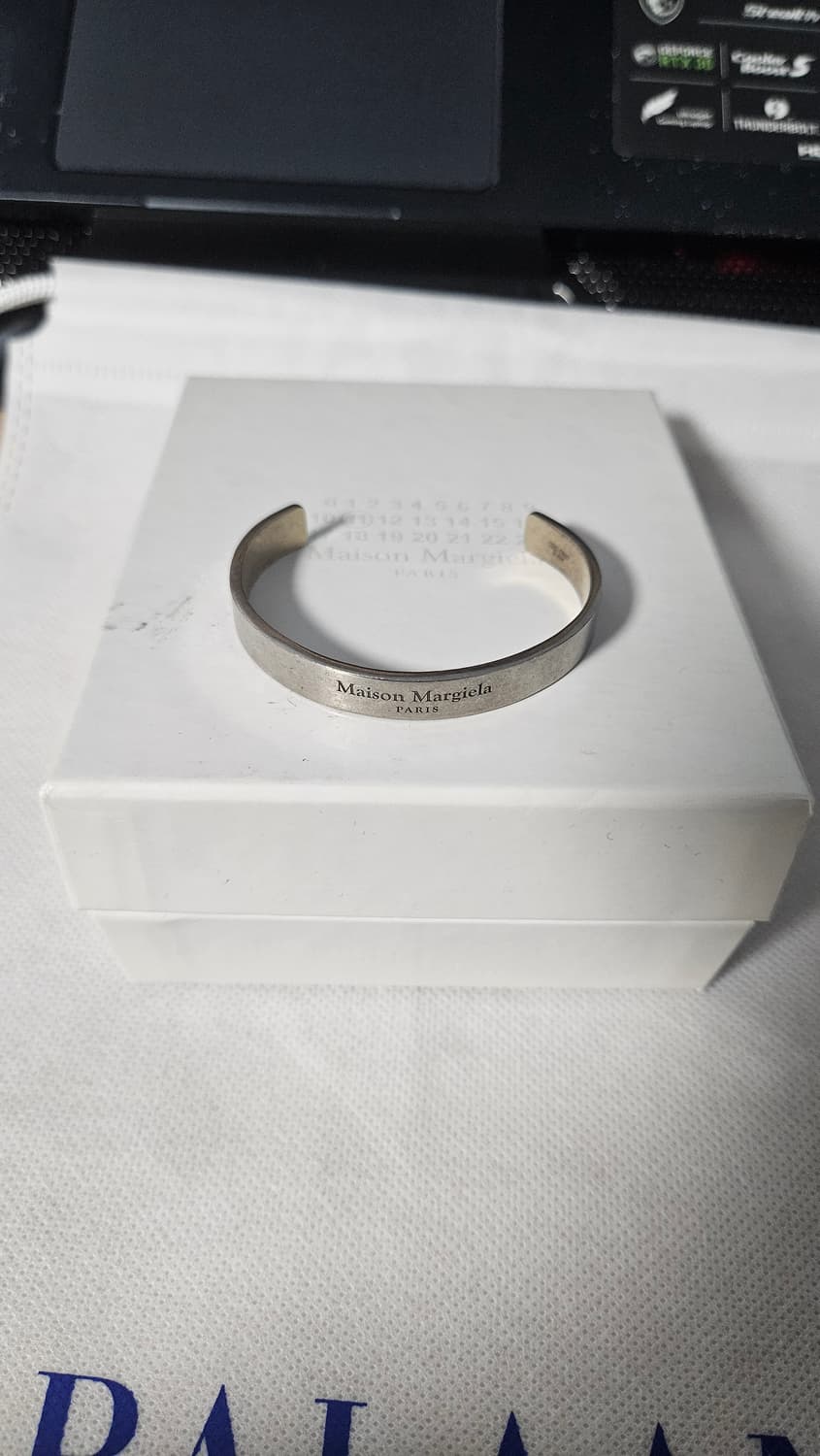 마르지엘라 실버 로고 커프 팔찌 XS 사이즈 상품이미지1