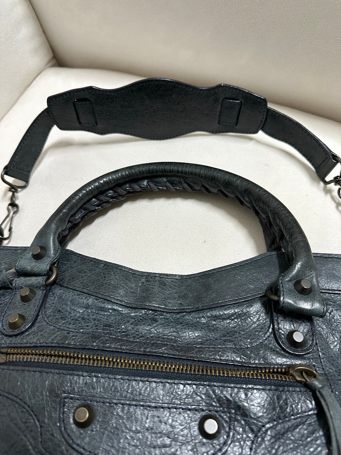 [A+ 정품] 발렌시아가 시티 모터백 퍼스트 다크그레이 상품이미지6