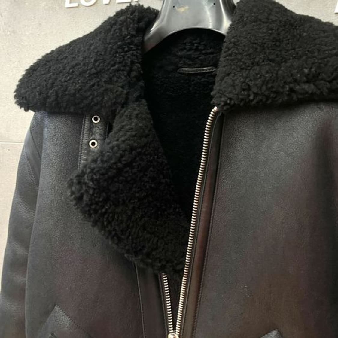 [정품] 아크네 스튜디오 검정색 무스탕 자켓입니다. 상품이미지5