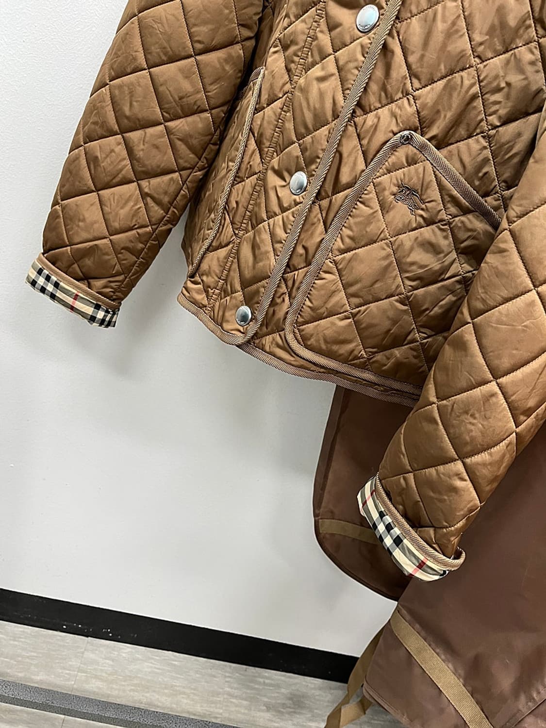 여) 버버리 신형 크롭 퀼팅자켓  상품이미지5
